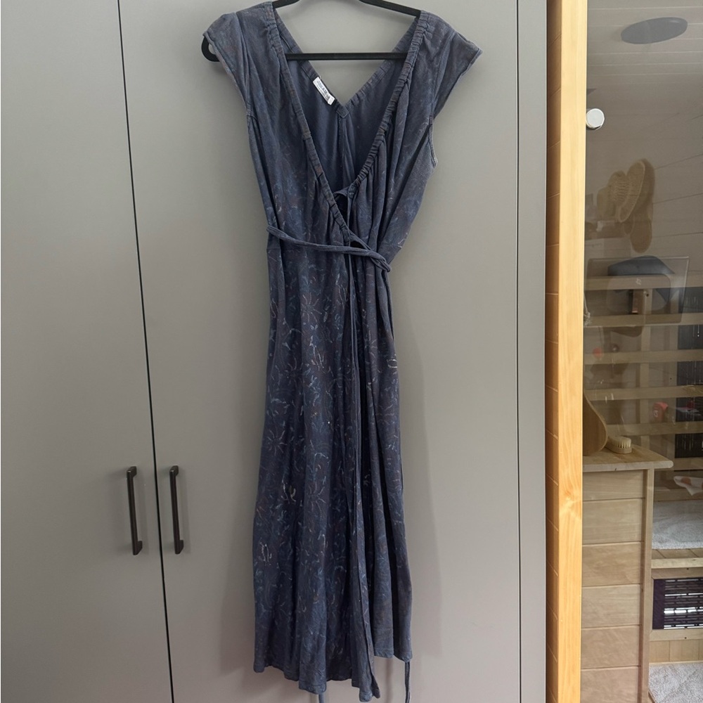 John and Mickie size 4 (XL) 100% cotton wrap dress